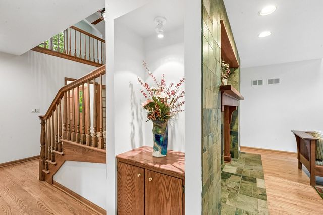 14 Brierwoods Lane, Hawthorn Woods, IL 60047