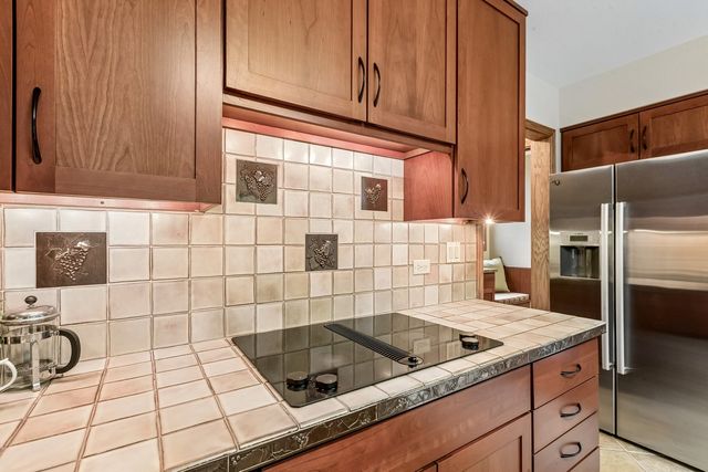 14 Brierwoods Lane, Hawthorn Woods, IL 60047