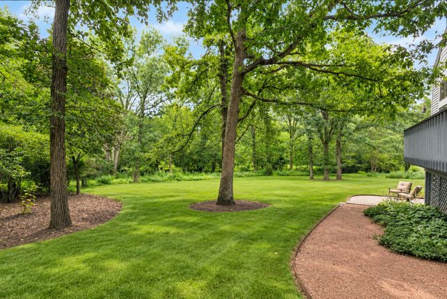 14 Brierwoods Lane, Hawthorn Woods, IL 60047