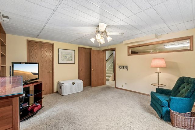 14 Brierwoods Lane, Hawthorn Woods, IL 60047