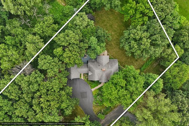 14 Brierwoods Lane, Hawthorn Woods, IL 60047
