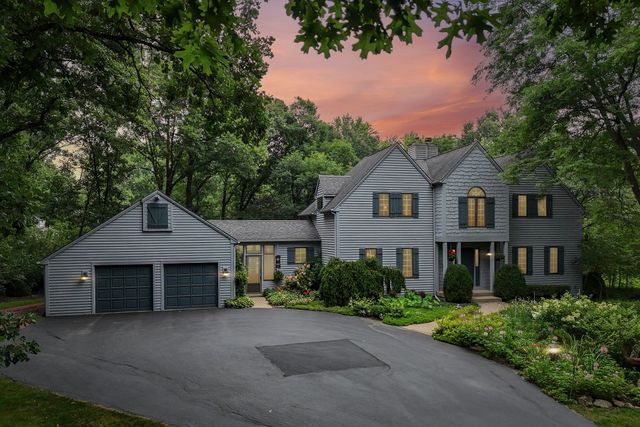 14 Brierwoods Lane, Hawthorn Woods, IL 60047