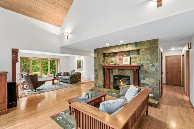 14 Brierwoods Lane, Hawthorn Woods, IL 60047