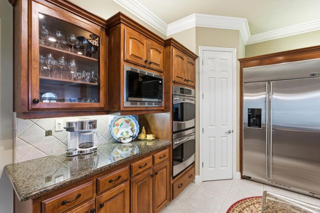 297 W Harold Griswold Way, Hanford, CA 93230