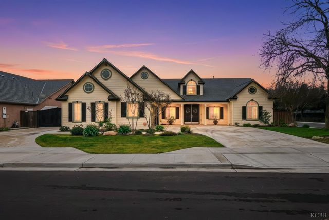 297 W Harold Griswold Way, Hanford, CA 93230