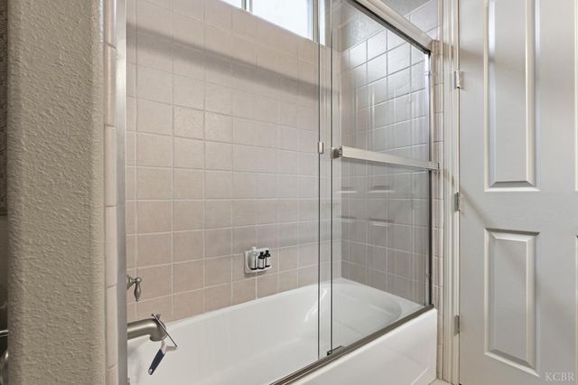 297 W Harold Griswold Way, Hanford, CA 93230