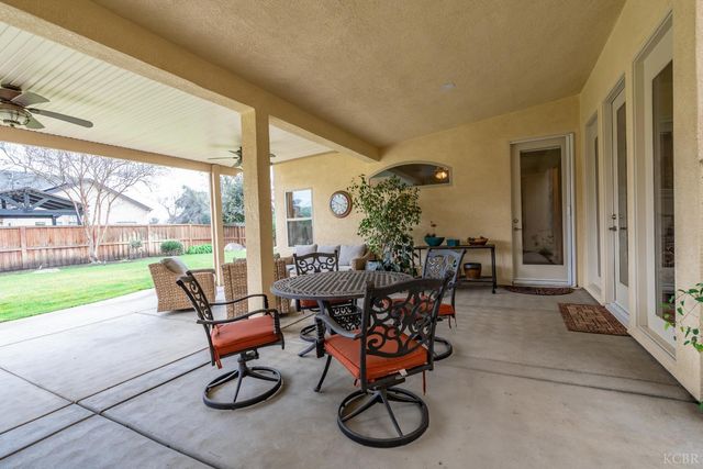 297 W Harold Griswold Way, Hanford, CA 93230