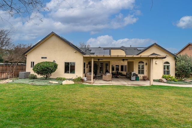 297 W Harold Griswold Way, Hanford, CA 93230