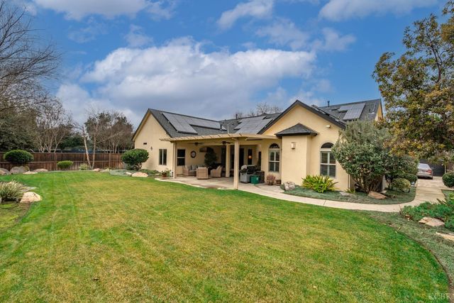 297 W Harold Griswold Way, Hanford, CA 93230