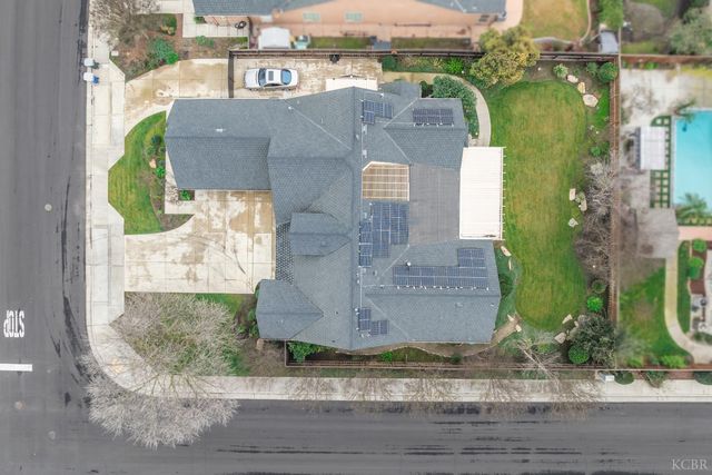 297 W Harold Griswold Way, Hanford, CA 93230