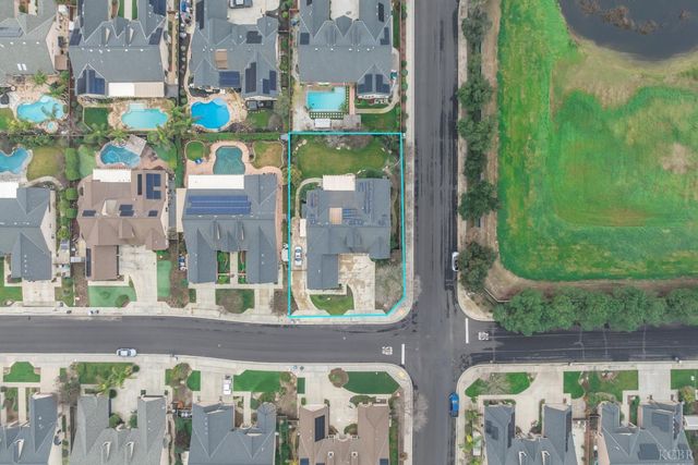 297 W Harold Griswold Way, Hanford, CA 93230