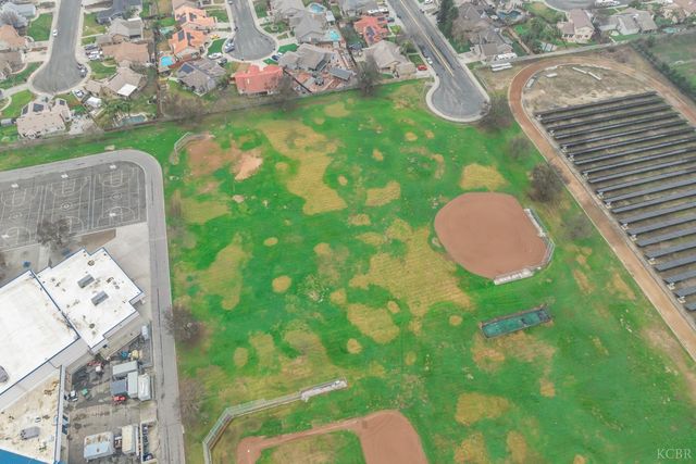 297 W Harold Griswold Way, Hanford, CA 93230