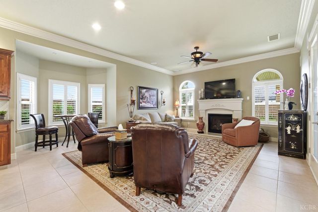 297 W Harold Griswold Way, Hanford, CA 93230