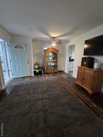 6465 Monrovia Drive, Waterford, MI 48329