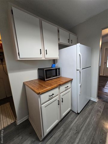 6465 Monrovia Drive, Waterford, MI 48329