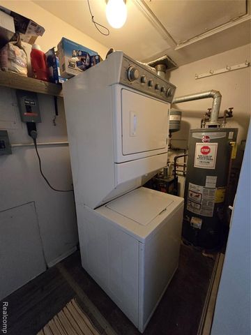 6465 Monrovia Drive, Waterford, MI 48329