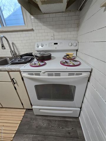 6465 Monrovia Drive, Waterford, MI 48329