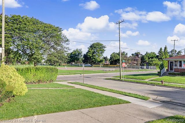 14991 College Avenue, Allen Park, MI 48101