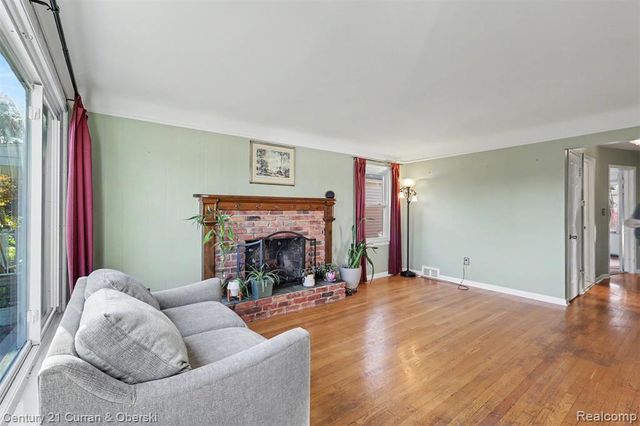 14991 College Avenue, Allen Park, MI 48101
