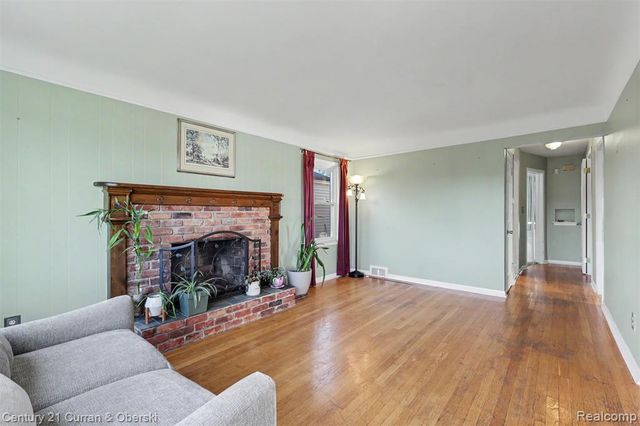 14991 College Avenue, Allen Park, MI 48101