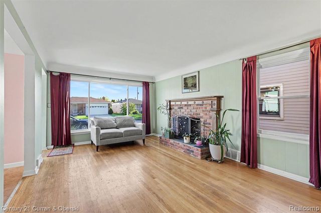 14991 College Avenue, Allen Park, MI 48101