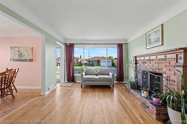 14991 College Avenue, Allen Park, MI 48101