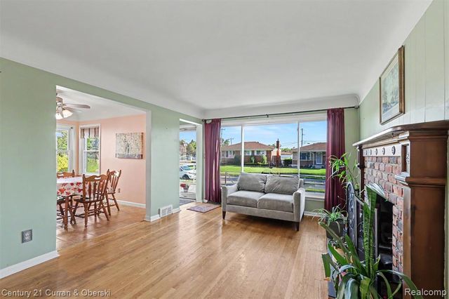 14991 College Avenue, Allen Park, MI 48101