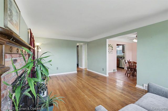 14991 College Avenue, Allen Park, MI 48101