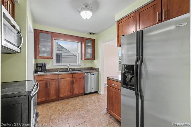 14991 College Avenue, Allen Park, MI 48101