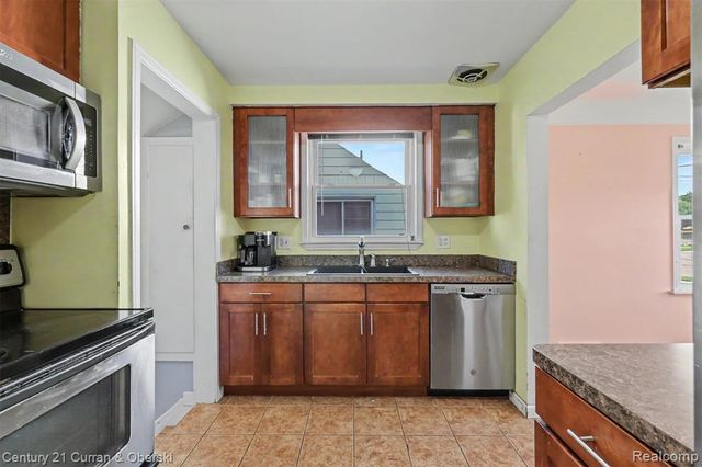 14991 College Avenue, Allen Park, MI 48101