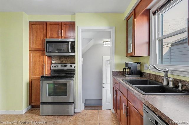 14991 College Avenue, Allen Park, MI 48101
