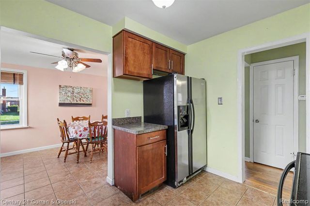 14991 College Avenue, Allen Park, MI 48101