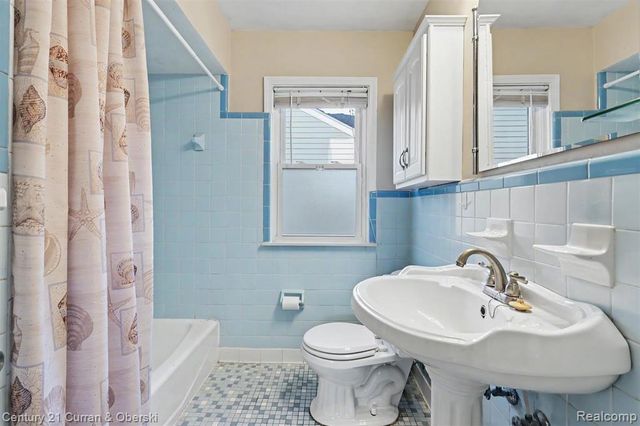 14991 College Avenue, Allen Park, MI 48101