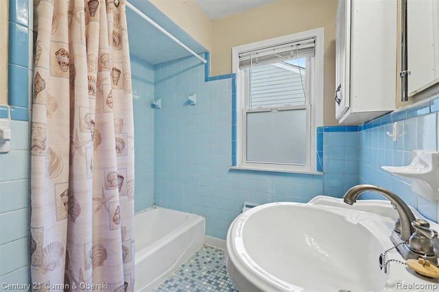 14991 College Avenue, Allen Park, MI 48101