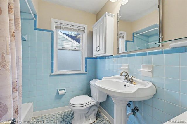 14991 College Avenue, Allen Park, MI 48101