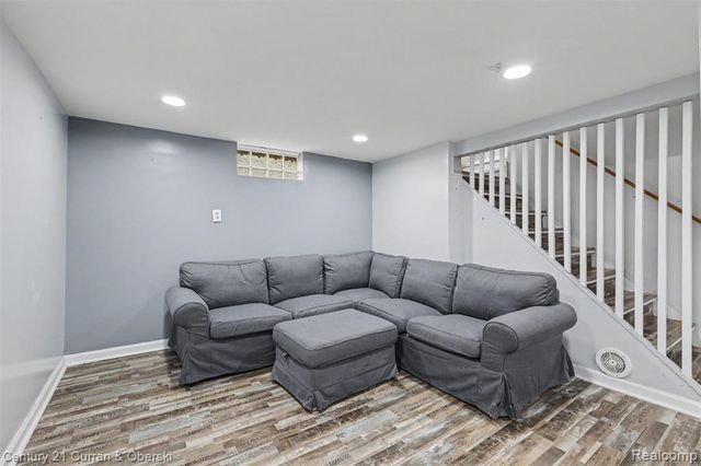 14991 College Avenue, Allen Park, MI 48101