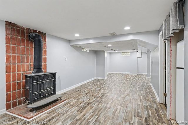 14991 College Avenue, Allen Park, MI 48101