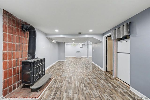14991 College Avenue, Allen Park, MI 48101