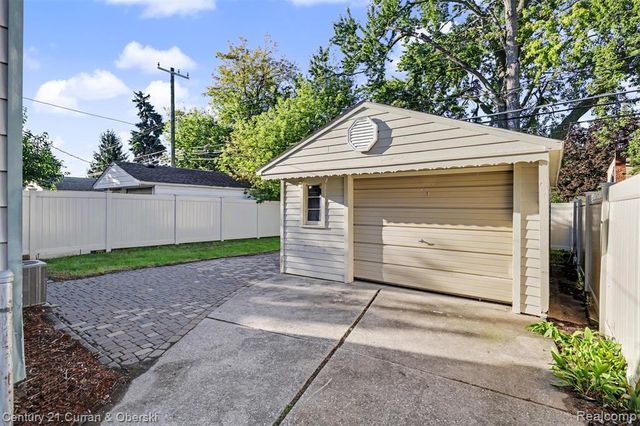 14991 College Avenue, Allen Park, MI 48101