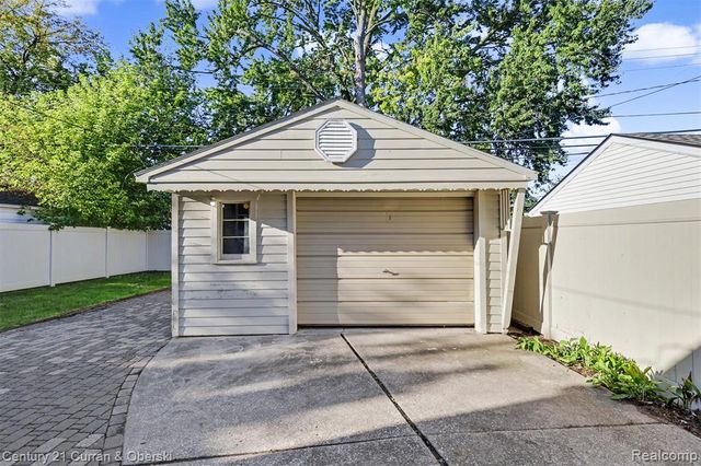 14991 College Avenue, Allen Park, MI 48101