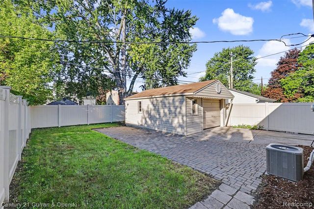 14991 College Avenue, Allen Park, MI 48101