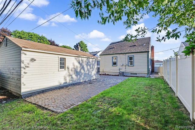 14991 College Avenue, Allen Park, MI 48101