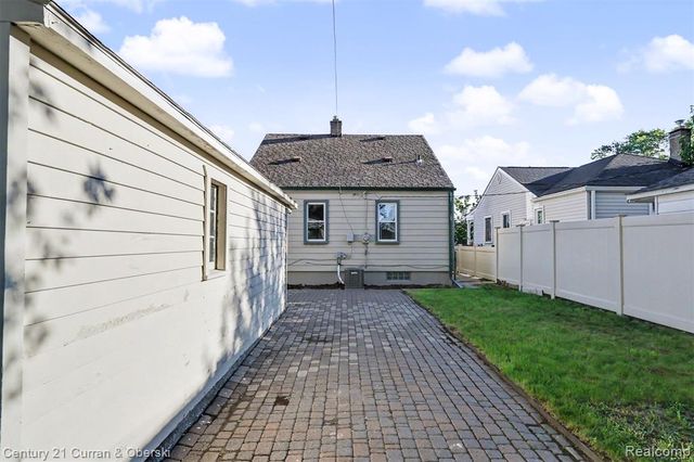 14991 College Avenue, Allen Park, MI 48101
