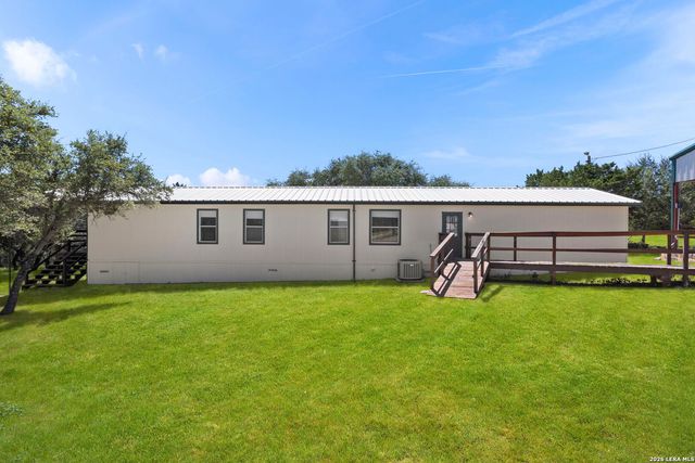 182 AUSTIN LN, Lakehills, TX 78063