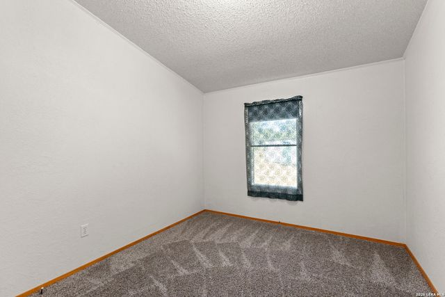 182 AUSTIN LN, Lakehills, TX 78063