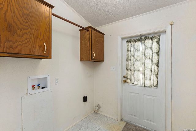 182 AUSTIN LN, Lakehills, TX 78063
