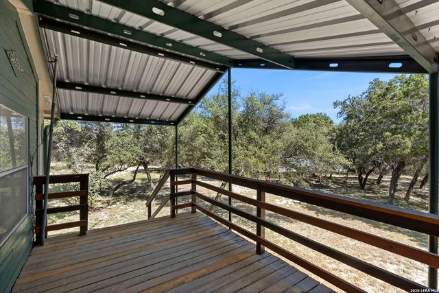 182 AUSTIN LN, Lakehills, TX 78063
