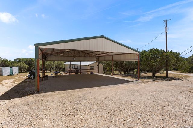 182 AUSTIN LN, Lakehills, TX 78063