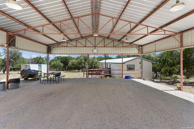 182 AUSTIN LN, Lakehills, TX 78063