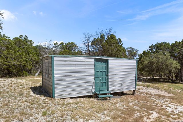 182 AUSTIN LN, Lakehills, TX 78063